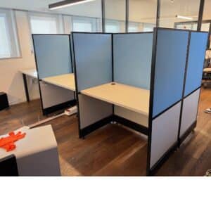 עמדת עבודה דו צדדית ל 6 עובדים מחיצות בד מהריצפה עמדת עבודה דו צדדית ל 6 עובדים מחיצות בד מהריצפה