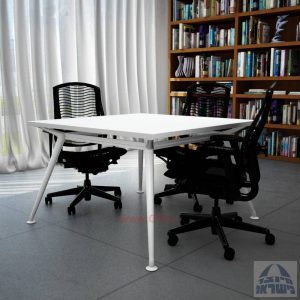 שולחן ישיבות מרובע ויוקרתי דגם Spider בהתאמה אישית