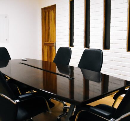 המדריך המלא לישיבה נכונה: כך תבחרו כיסא משרדי שישמור לכם על הגב