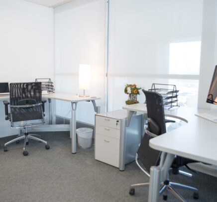 עושים סדר בבלגן: פתרונות אחסון חכמים למשרד המודרני